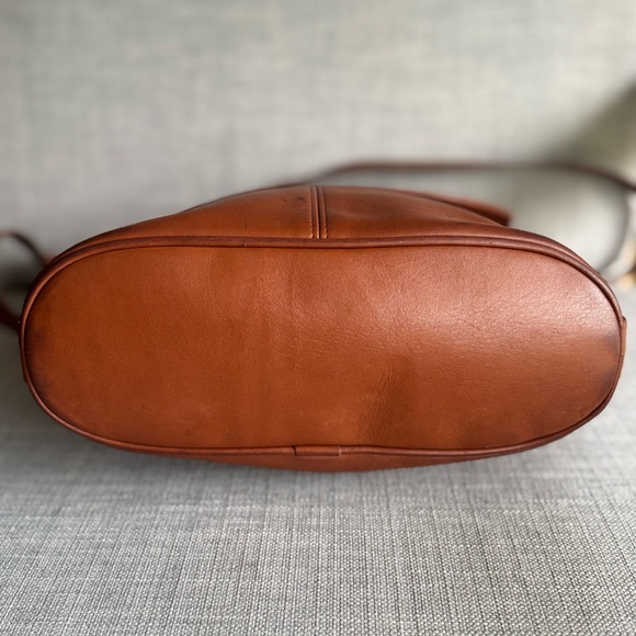 Vintage Coach Whitney Bag in British Tan From 1995 - Picture 3 of 10